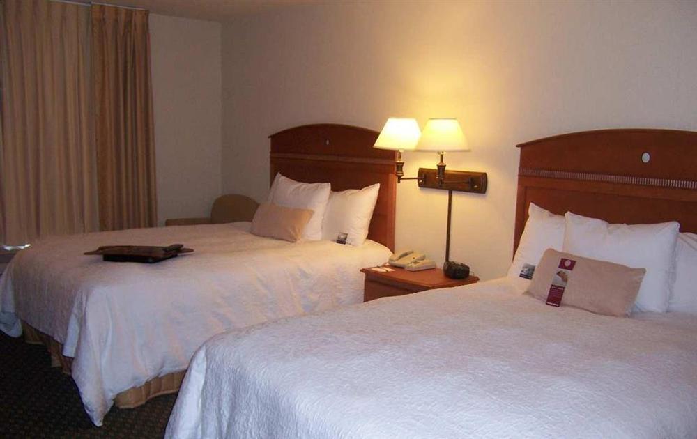 Hampton Inn Wichita Falls-Sikes Senter Mall Room photo