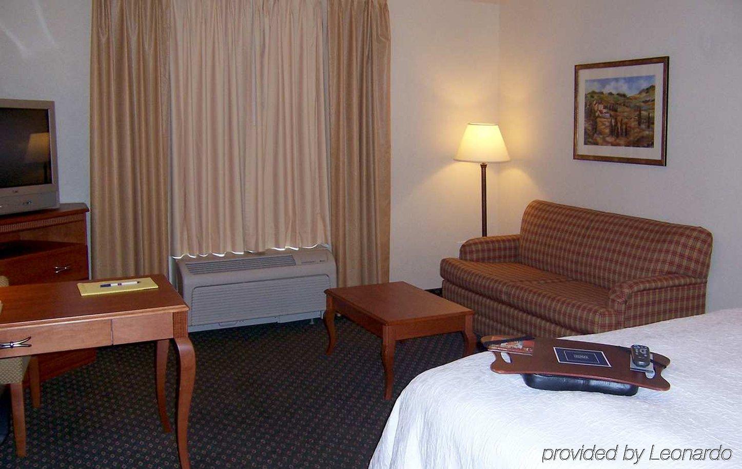 Hampton Inn Wichita Falls-Sikes Senter Mall Room photo