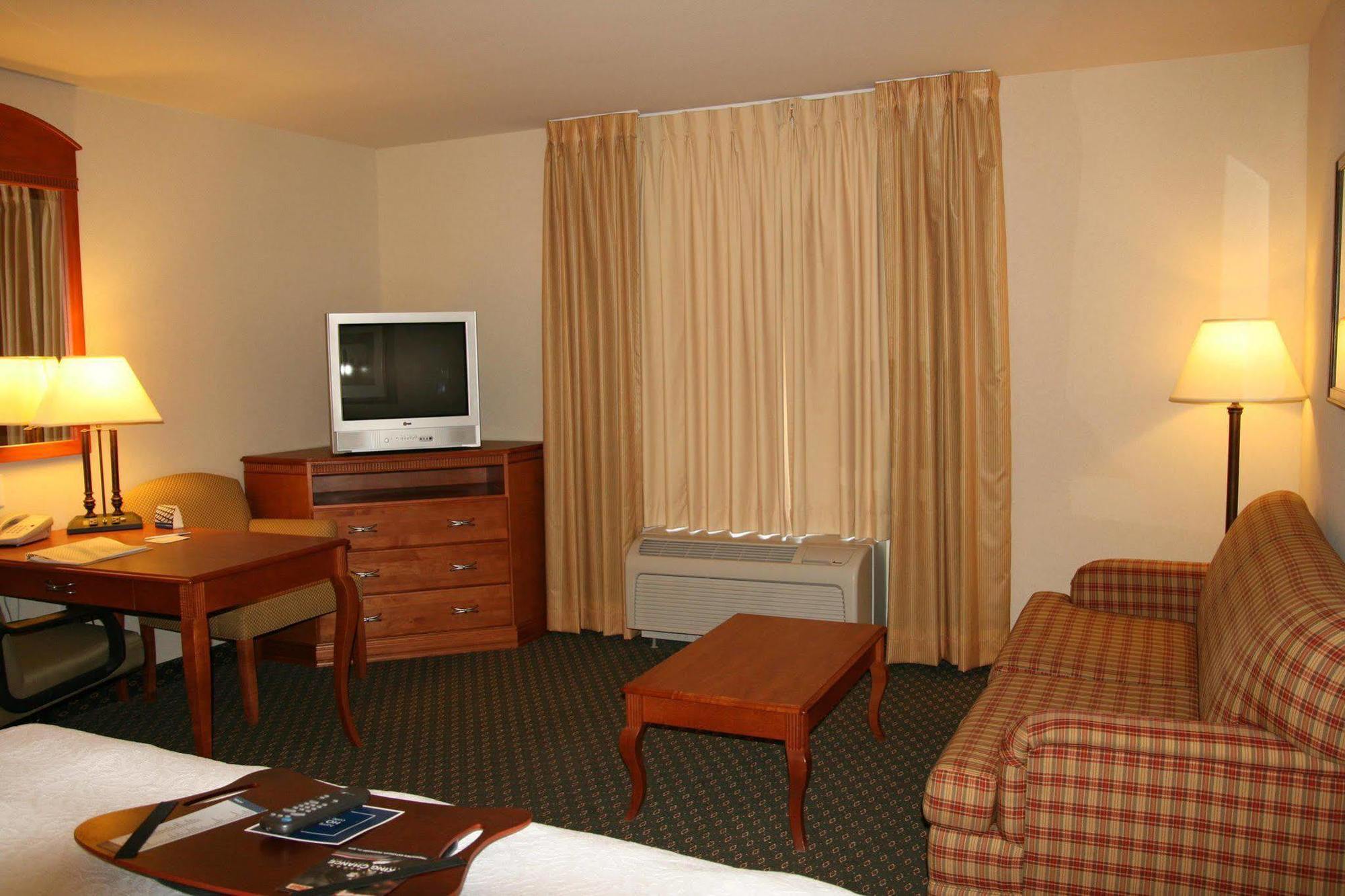 Hampton Inn Wichita Falls-Sikes Senter Mall Room photo